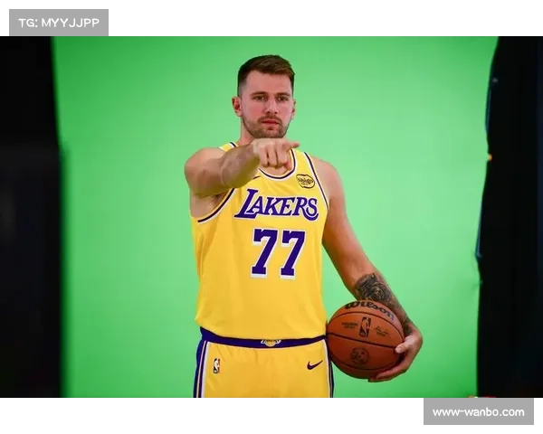 湖人双核东契奇与里夫斯联手爆发,场均66分引领球队攻势